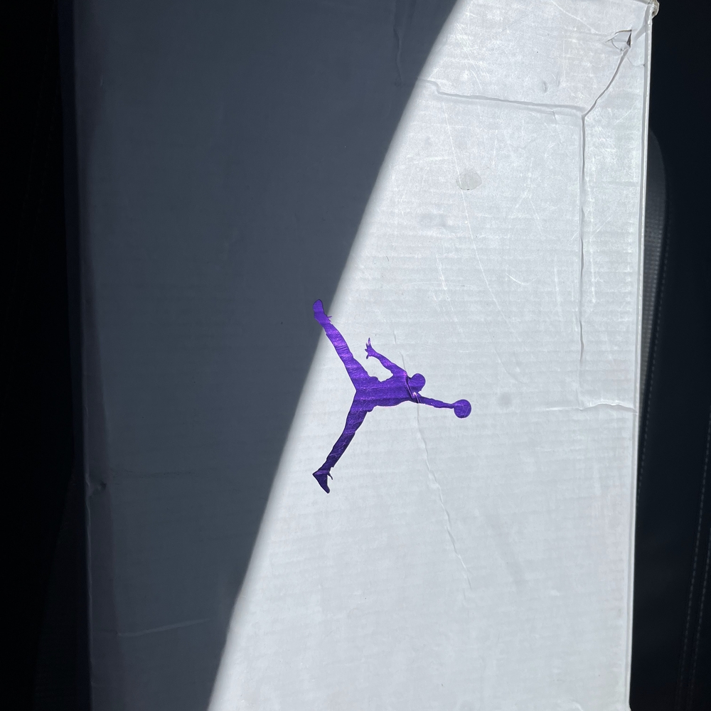 Jordan 4 Retro White and Metallic Purple - Picture 2 of 8